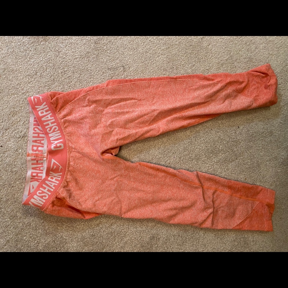 Gym shark Capri-length leggings